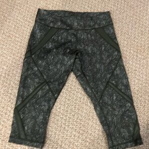 Lululemon green printed cropped leggings